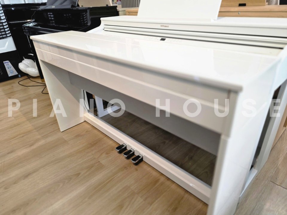 Cận cảnh ROLAND DP-603 PW tại Piano House